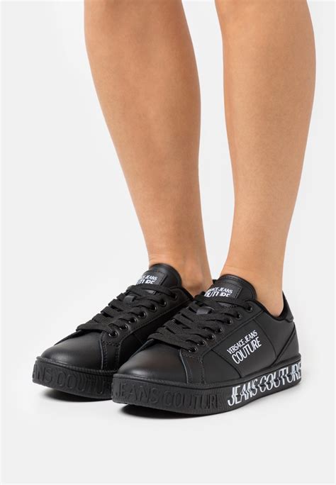 versace jeans baskets basses nero|Versace Jeans black label.